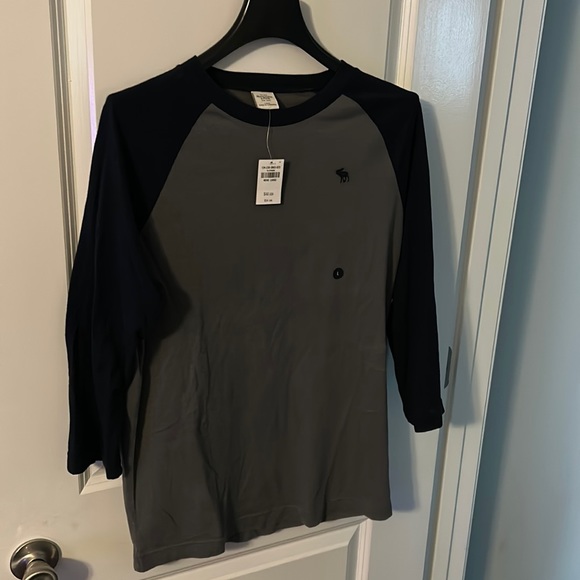 NWT Abercrombie men’s baseball tee (L) - Picture 1 of 3